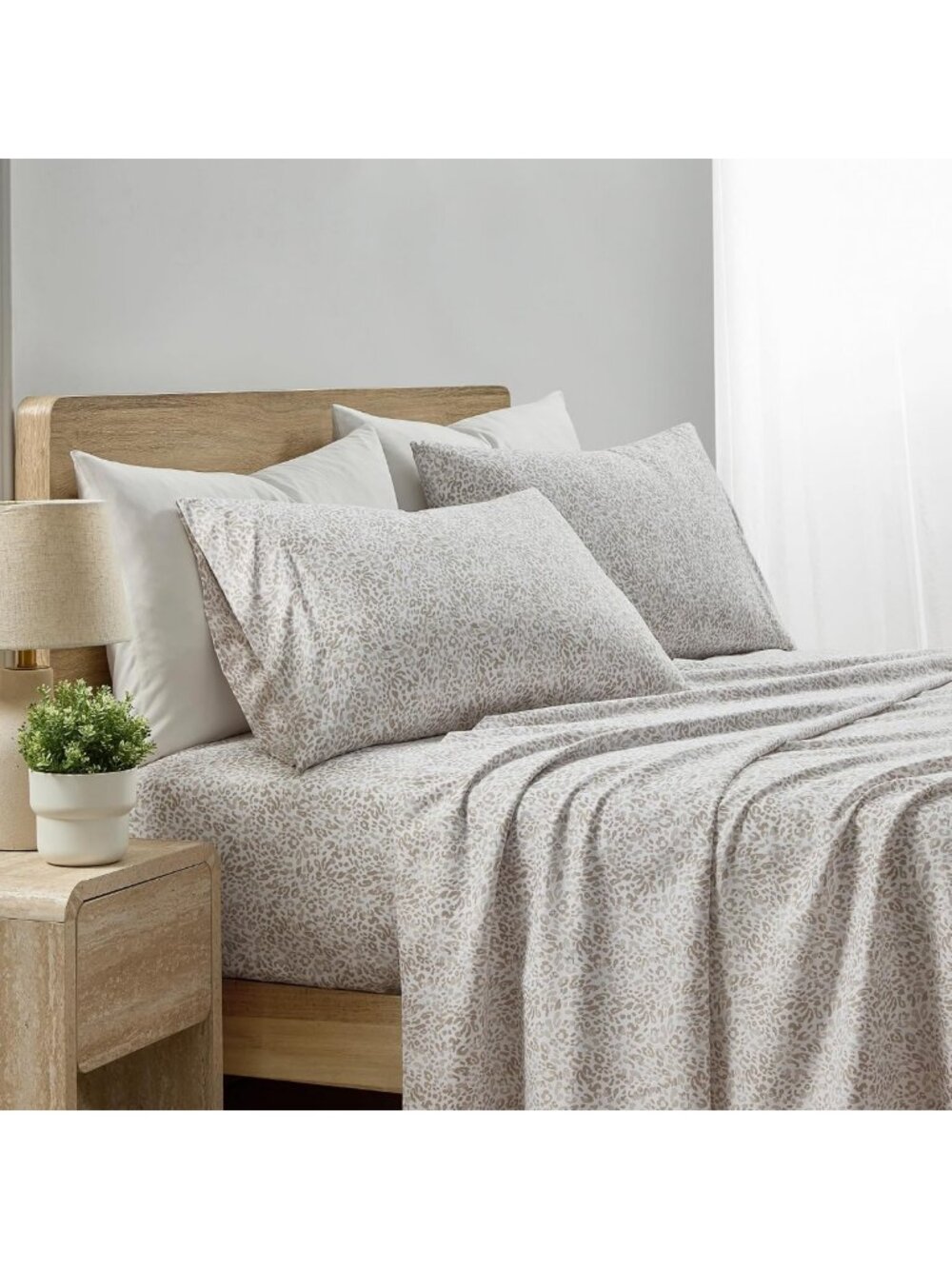 Luxurious 4-Piece Ivory Leopard Print Microfiber King Sheet Set for Cozy Sleep